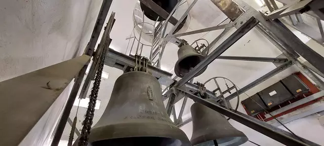 Haben Julian Rothhaar schon als Bub fasziniert: die Glocken im Turm der katholischen Kirche Herz Jesu in Rodenbach | Foto: Rothhaar/gratis