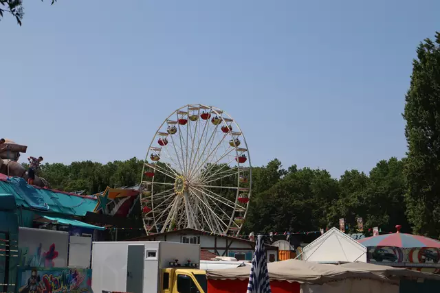 Das Riesenrad drehte sich am Donnerstagvormittag für die Wochenblatt-Gewinner 45 Minuten lang.  | Foto: Julia Glöckner