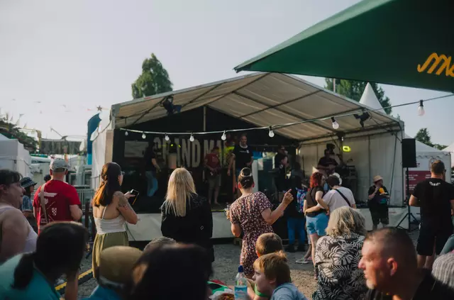 Die Band Grand Malör brachte die Volksfestgäste zum Tanzen | Foto: Erik Rose