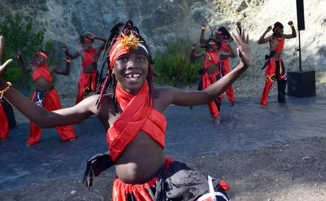 Afrikanische Haarkunst, Musik und Tanz aus vielen Ländern in Bruchsal auf dem Kübelmarkt | Foto: mali-kinderhilfe.org