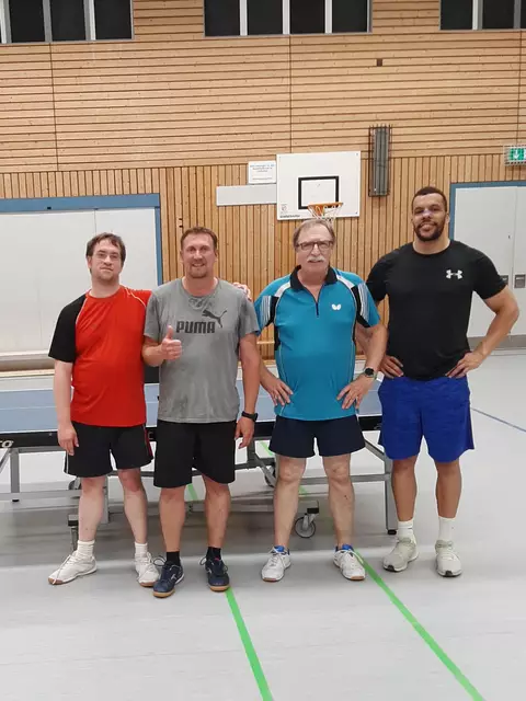 Die erfolgreichen Teilnehmer der Vereinsmeisterschaften von links nach rechts: Jens Germann, Jochen Vogelgesang, Karl Germann, Julian McCordy | Foto: Christian Blauth