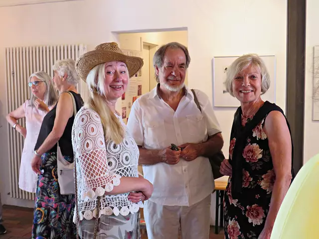 Man kennt sich in der Kunstszene: Evelyn Tedesco, Ernst Kaeshammer und Birgit Löwer | Foto: Brigitte Melder