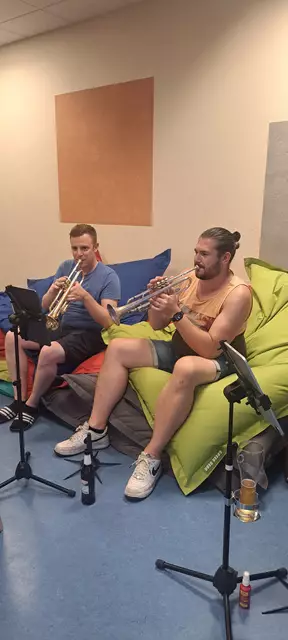 Musizieren in gemütlichen Sitzsäcken | Foto: Nicole Peschke