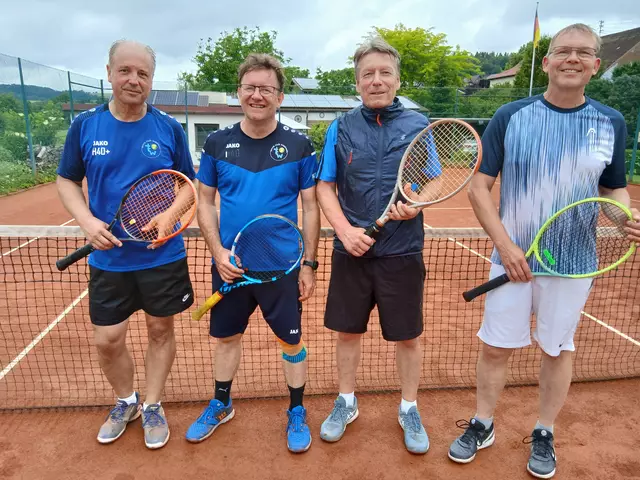 Im Bild von links: Meisinger/Oertel/Geyer/Urschel | Foto: Helmut Straßer 