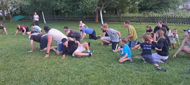 Krabbelfußball beim Spieleabend | Foto: Nicole Peschke