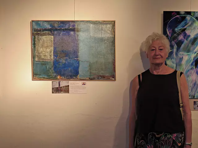 Ingrid Hess und ihr Gemälde | Foto: Brigitte Melder