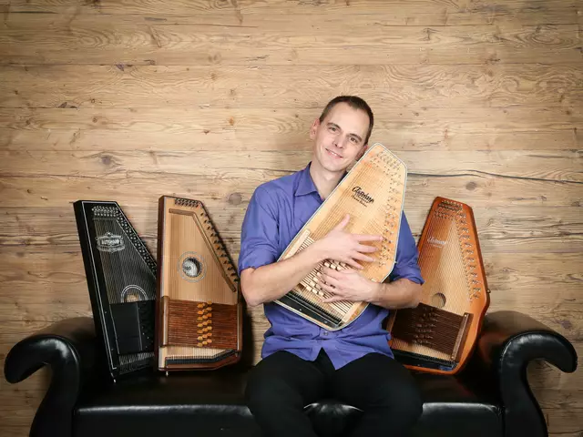 Alexandre Zindel mit seinen Autoharps | Foto: Alexandre Zindel