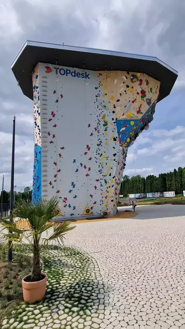 Der "Peak 17"-Kletterturm  | Foto: Ralf Vester