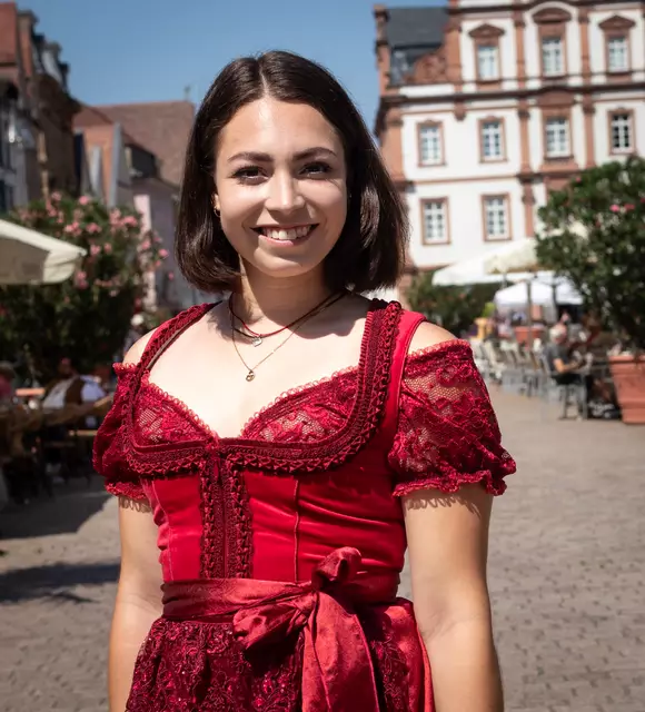 Die Amtszeit von Brezelkönigin Lea Leddin aus Dudenhofen nähert sich ihrem Ende | Foto: Cornelia Bauer