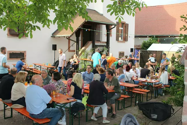 Fröhliche Pfälzer Stimmung ist in den Winzerhöfen angesagt. | Foto: Markus Pacher