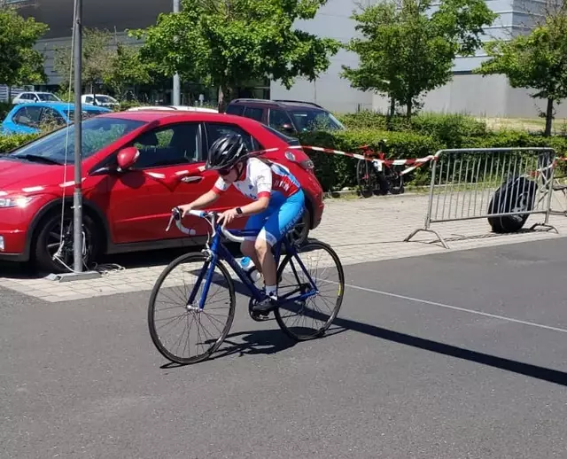Die ersten Kilometer in einem neuen Land und für einen neuen Verein. Erst ein Sturz überschattete das erste Rennen in blau-weiß für Mahnaz Mohammadi | Foto: |HSchäffer
