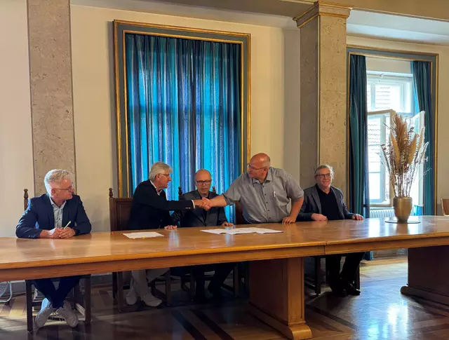 Geothermie Landau: Bei der Unterzeichnung des Wärmeliefervertrags von links: Martin Messemer (Wirtschaftsförderung Stadt Landau), Dr. Thomas Waßmuth (Vorstand ESW), Dr. Dominik Geißler
(Oberbürgermeister Landau), Carsten Bachg (Geschäftsführer Vulcan Energy), Jörg Zeilinger (Director Project Development)
 | Foto: Vulcan Energy