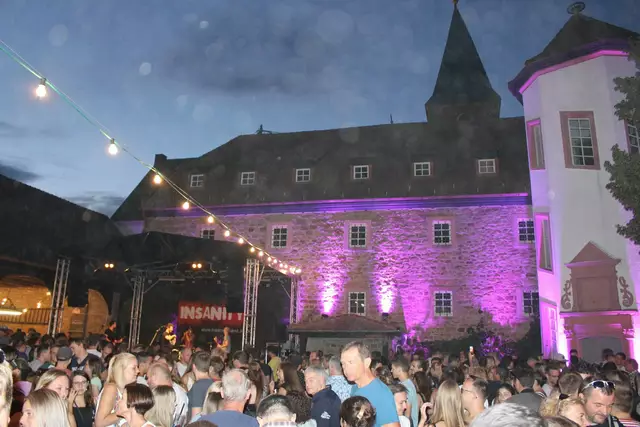 Party-Gaudi am Abend ab 20 Uhr mit Livemusik im wunderschönen Ambiente des Mußbacher Herrenhofes.   | Foto: Eva Bender