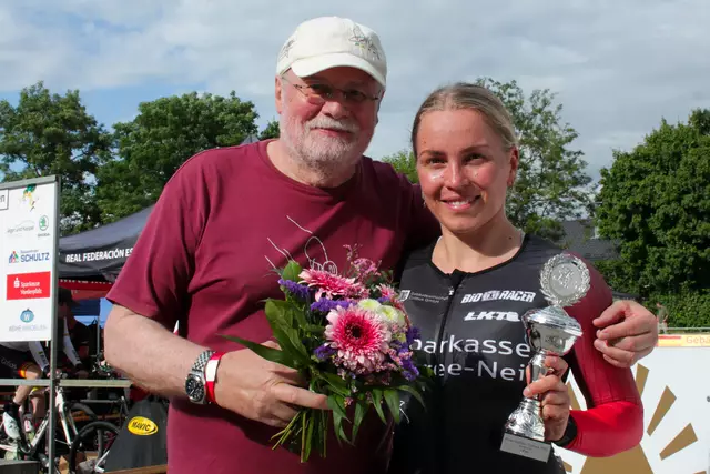 Joachim "Jockel" Faulhaber mit Emma Hinze | Foto: Michael Sonnick