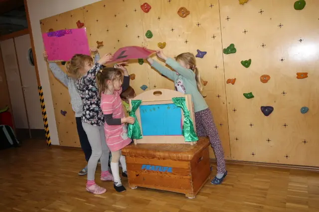 Während der Vorführung arbeiten alle fünf zusammen, auch wenn es kleine Pannen gibt | Foto: Nicole Peschke