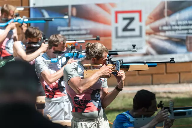 Schießen der Herren beim Target Sprint | Foto: Sven Müller