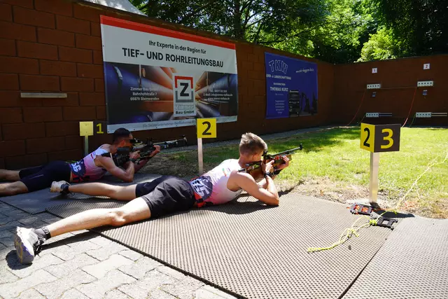 Marco Müller und Tobias Reichert beim liegend Schießen | Foto: Sven Müller