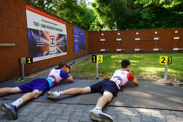 Sebastian Schweikart beim liegendschießen | Foto: Sven Müller