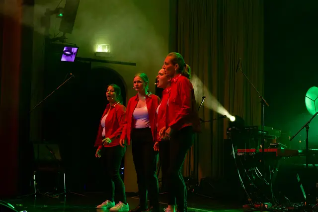 Frauenensemble: v.r Gabriele, Britta, Sophie, Scarlett | Foto: Wald_Studio_