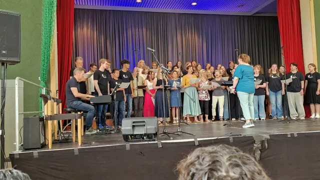 Gemeinsamer Auftritt des Lehrer- und Schülerchors | Foto: Ralf Vester