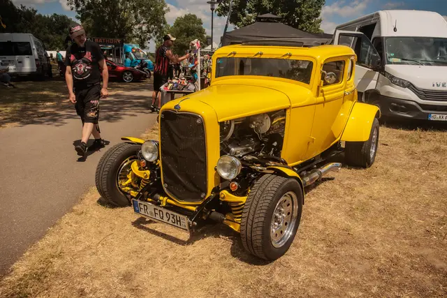 Festungsfest 2025:  Am Rheinvorland kommen die Oldtimer- und US Car-Fans auf ihre Kosten | Foto: Paul Needham