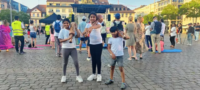 Spielerisches Gleichgewicht – Kinder lernen Gada &amp; Mudgal | Foto: HSS Germany