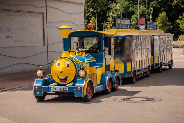 Festungsfest 2025:  unterwegs mit dem Festungsbähnel | Foto: Paul Needham