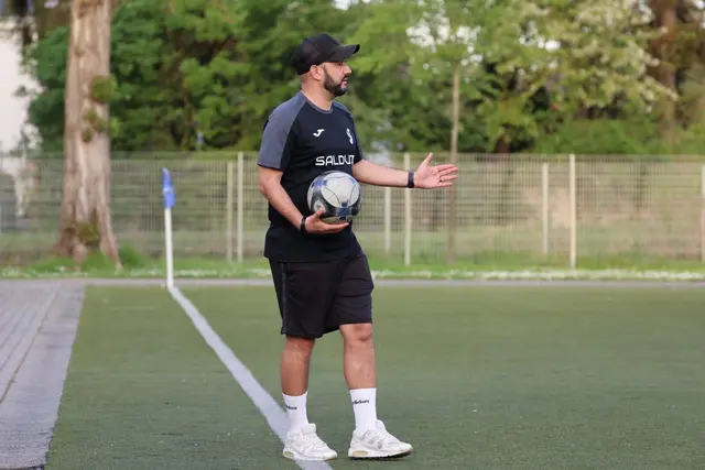 Filippo Graziano, Coach des VfR Frankenthal, trifft in einem Testspiel mit seinem Team auf den Drittligisten SV Waldhof.  | Foto: Graziano