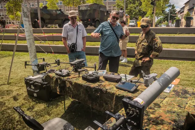 Festungsfest 2025:  alt trifft neu - historische Uniformen und die Bundeswehr | Foto: Paul Needham