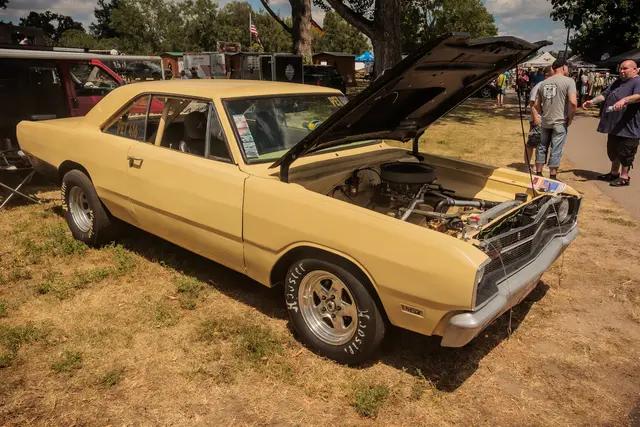 Festungsfest 2025:  Am Rheinvorland kommen die Oldtimer- und US Car-Fans auf ihre Kosten | Foto: Paul Needham