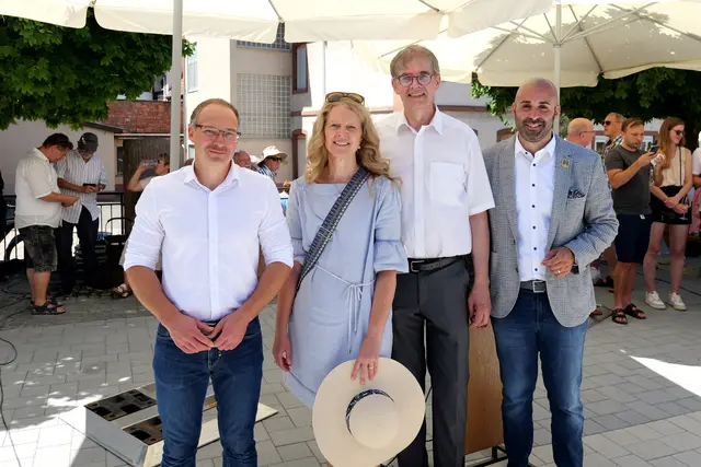 Die Stadtspitze war zur Eröffnung vollzählig anwesend. Stadtbürgermeister Mattia De Fazio, Boris Bohr, Elke Dick und Gerhard Malinowski (von rechts) war die Freude über das gelungene Projekt deutlich anzumerken.  | Foto: Erik Stegner