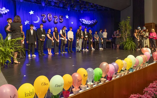 Würdigung der Schülerinnen und Schüler, die bereits einen Ausbildungsvertrag in der Tasche haben. | Foto: Stefan Layes