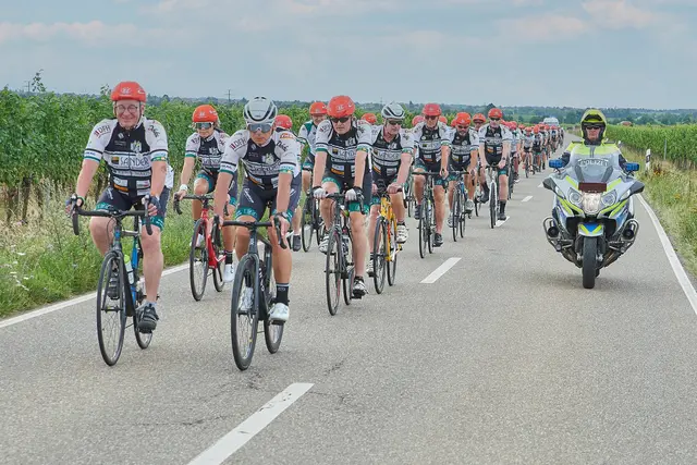 Rund 120 Teilnehmende werden am Wochenende bei der VOR-TOUR der Hoffnung für den guten Zweck rund um Landau radeln | Foto: VOR-TOUR der Hoffnung