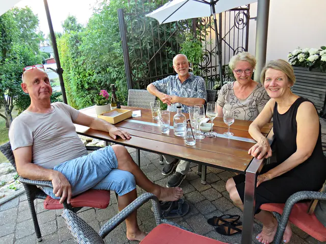 Ein lustiger Tisch mit Fans aus Bobenheim am Berg | Foto: Brigitte Melder