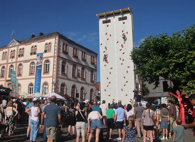 Am Familientag durften Groß und Klein erste Klettererfahrungen sammeln | Foto: Kreisstadt St. Wendel / Josef Bonenberger