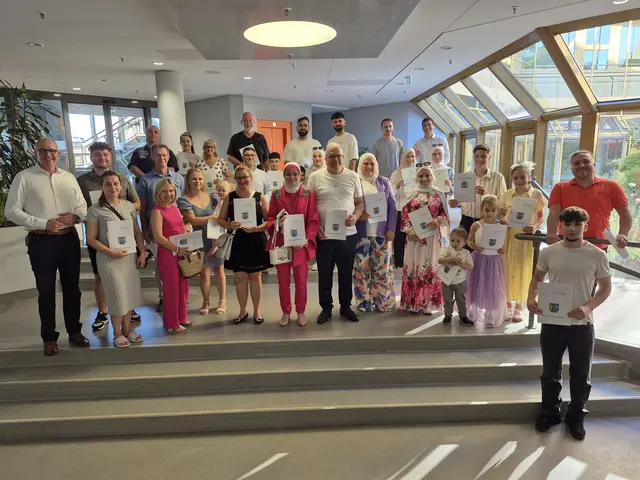 Die eingebürgerten Personen mit dem Beigeordneten Sven Hoffmann (ganz links). | Foto: Kreisverwaltung Bad Dürkheim