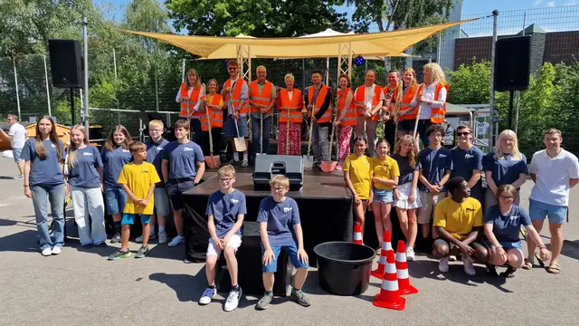 Spatenstich für das Projekt RBGreen im Schulhof des Gymnasiums am Rittersberg | Foto: Ralf Vester