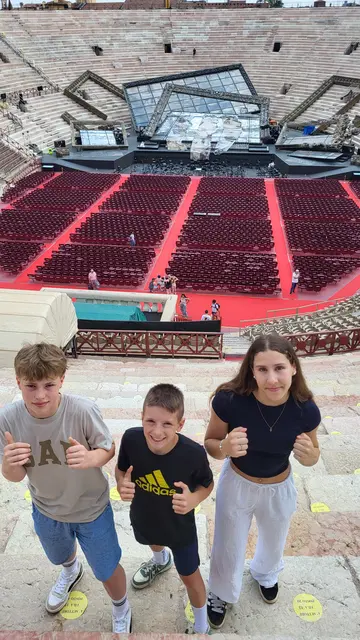 3 VIKINGS in Gladiatorenpose | Foto: VIKINGS MUAY THAI e.V.