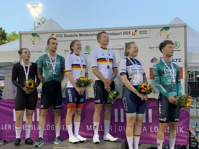 Gruppenbild mit den Damen bei der Siegerehrung | Foto: Michael Sonnick