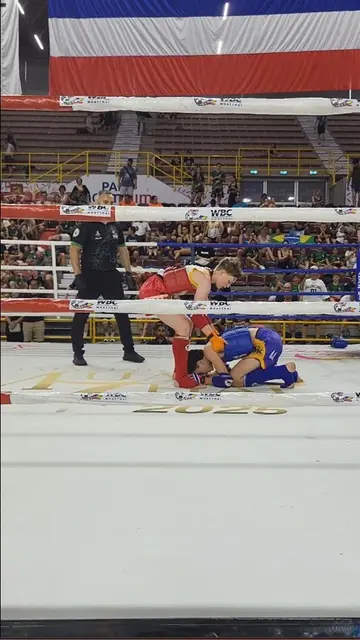 Der "Aussie" verbeugte sich vor der Leistung von Ole | Foto: VIKINGS MUAY THAI e.V.