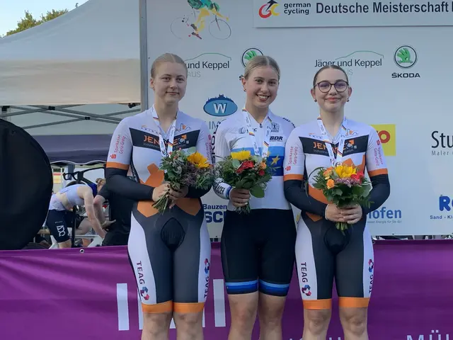 Silbermedaille für Europameisterin Amy Weber (Mitte) ibeim Teamsprint bei der Bahnrad-DM in Dudenhofen | Foto: Michael Sonnick