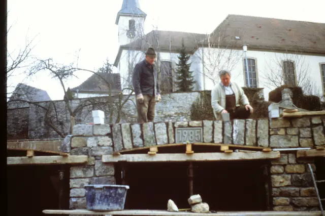 Der Schlussstein ist gesetzt für das Gemeindezentrum. Dies war gleichzeitig der Anfang einer engagierten Arbeit im neuen Pfarrzentrum | Foto: förderverein