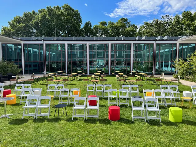 Wundervolles Ambiente wartet auf Gäste für die leeren Stühle | Foto: Olaf Schönborn