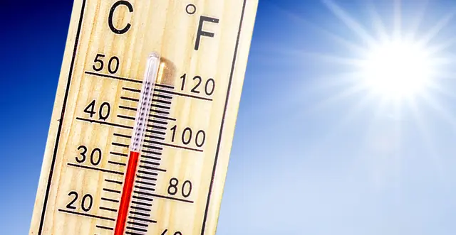 Zweite von vier Warnstufen: Rhein hat 27 Grad Celsius erreicht / Symbolbild | Foto: Milan/stock.adobe.com