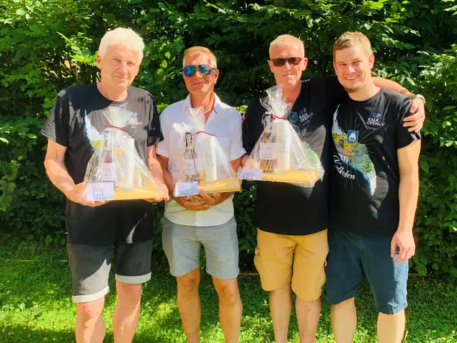 Von links: Willi Schattauer, Volker Laubenstein, Heiko Schmidt (amtierender 1. Vorsitzender) mit dem 2. Vorsitzenden Florian Lorenz
 | Foto: Pro Kalkofen e.V.