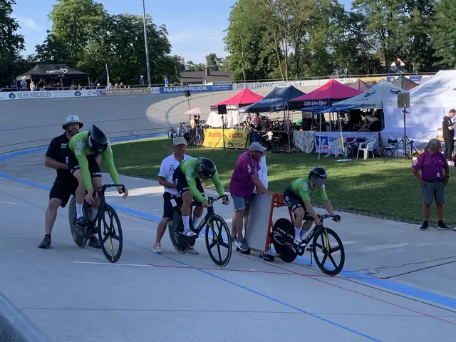 Das Pfälzer Bahnrad-Team am Start in Dudenhofen  | Foto: Michael Sonnick