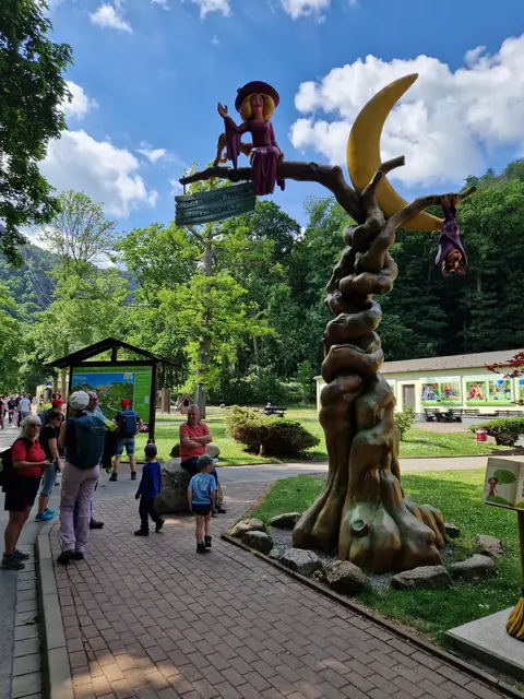 Vor der Kabinenbahn zum Hexentanzplatz | Foto: Walter Fromkorth