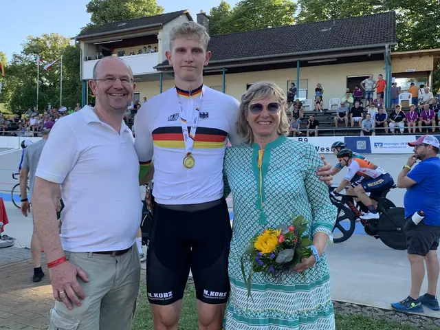 Henric Hackmann mit seinen Eltern | Foto: Michael Sonnick