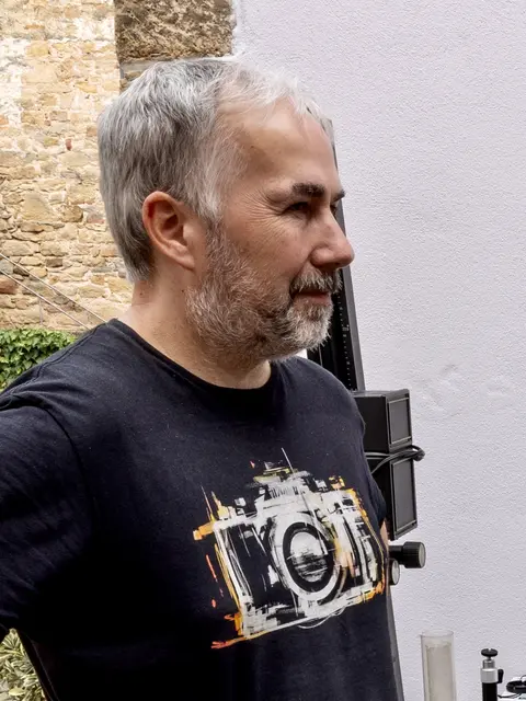 Claus-Peter Malek mit einem tollen T-Shirt passend zum Tag der offenen Tür | Foto: Johann-Peter Melder