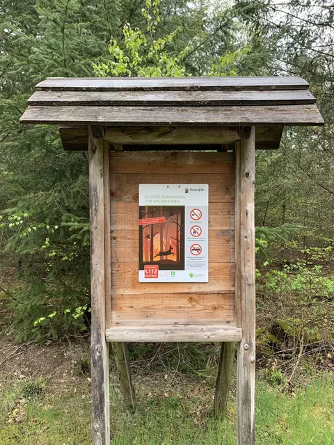 Waldbrandschilder sollen Waldbesucher sensibilisieren | Foto:  Landesforsten Rheinland-Pfalz / Forstamt Haardt 
